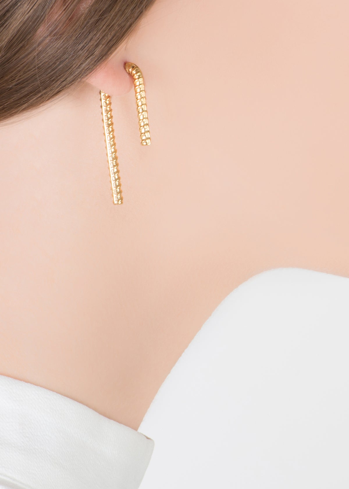 Aretes Varilla de Construcción 37mm – baño de oro
