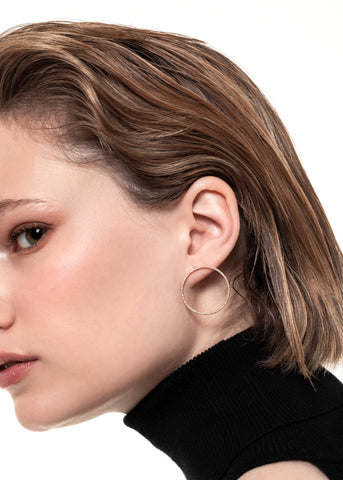 Aretes Luna Nueva Grandes – oro 14K con diamantes