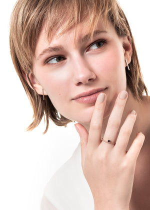 Anillo Todas las Lunas – oro rosa 14K con diamantes negros